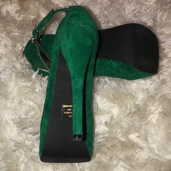 Heels - Picture 4 of 5